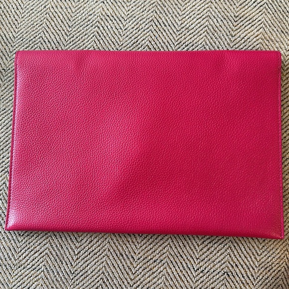 Authentic Alexander McQueenSkull leather clutch
Hot pink Leather - Picture 6 of 6